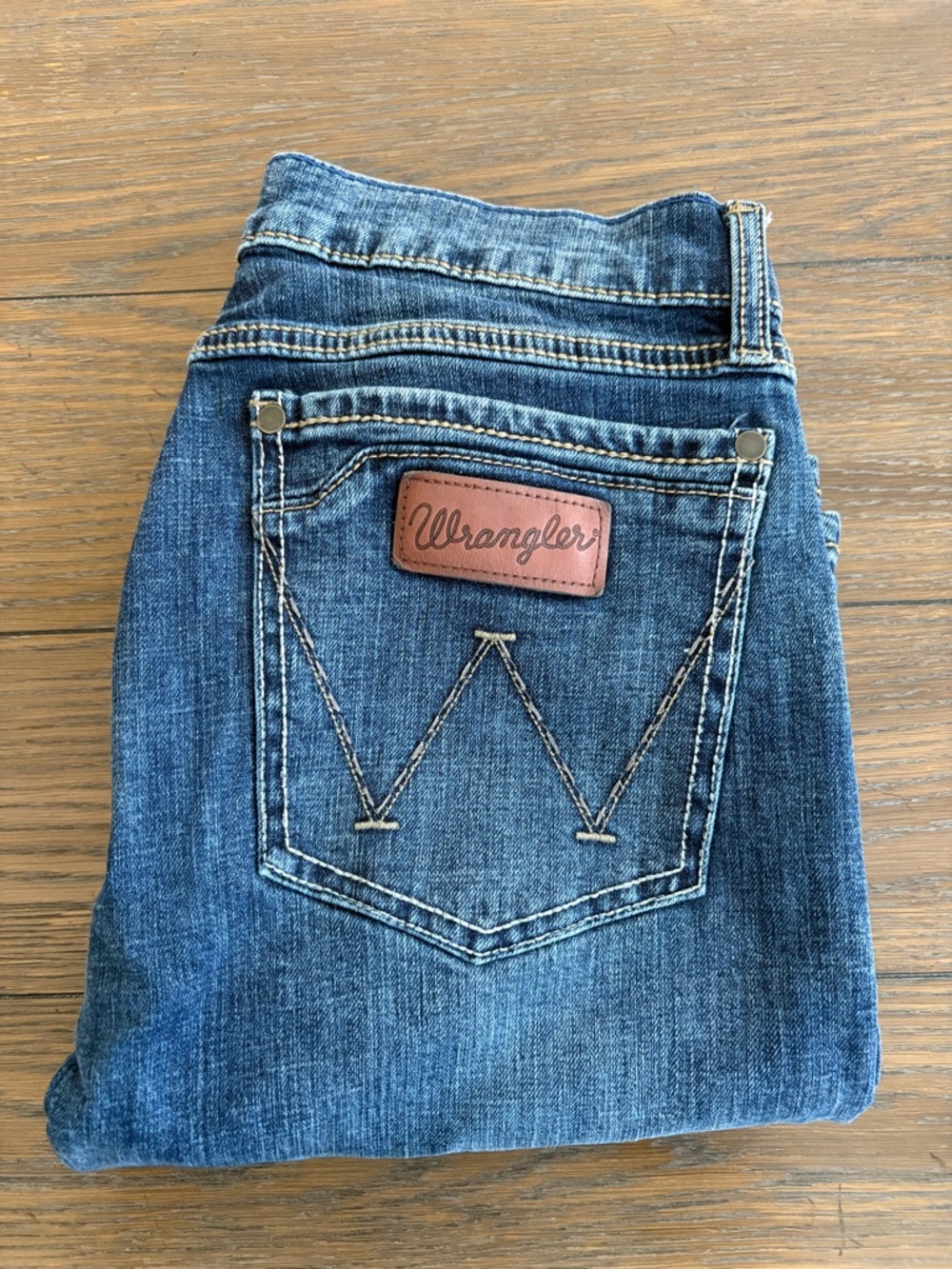 Wrangler Retro Men's Bootcut Jeans in Medium Blue Wash‎ Size 30x32